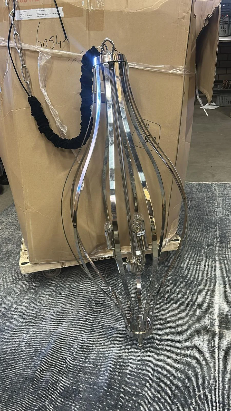 Druppelvormige metalen hanglamp