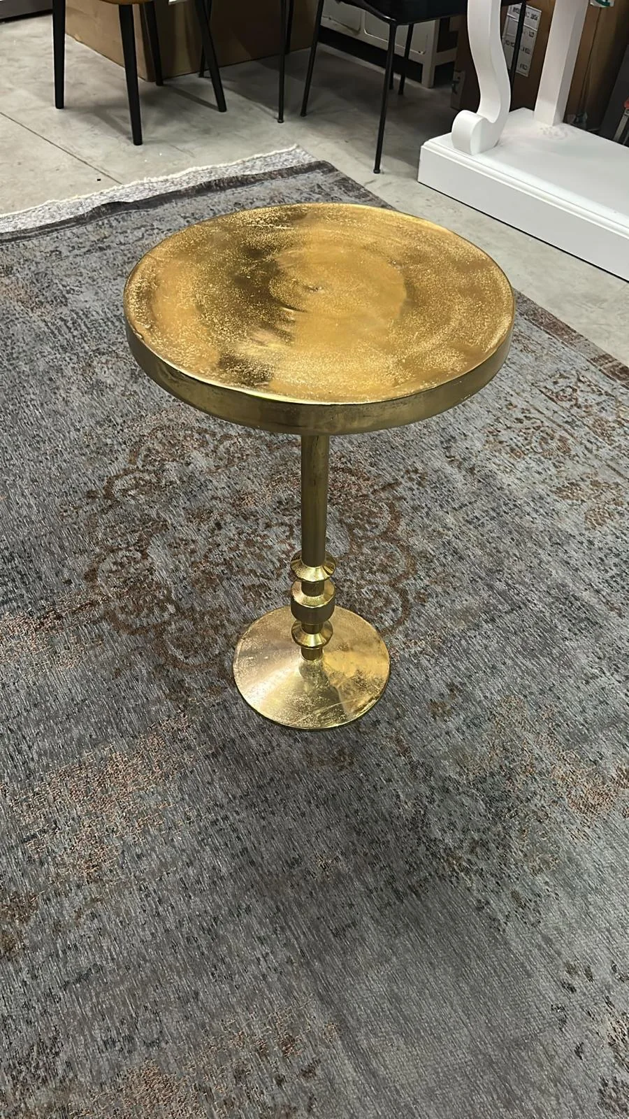 Goudkleurige ronde bijzettafel