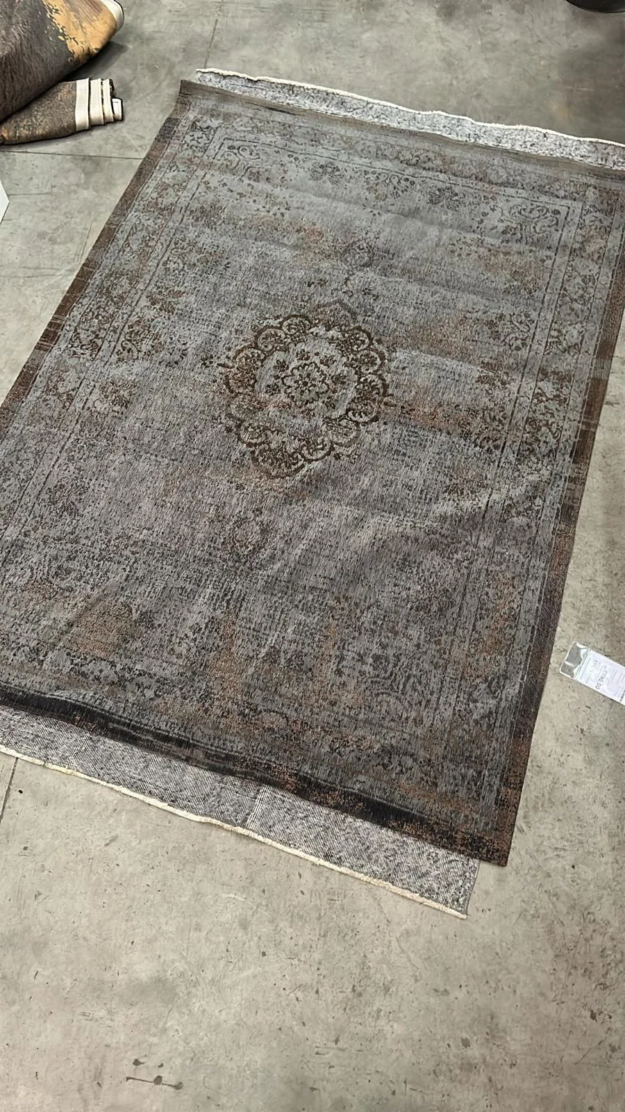 Klassiek grijs vloerkleed met medaillon