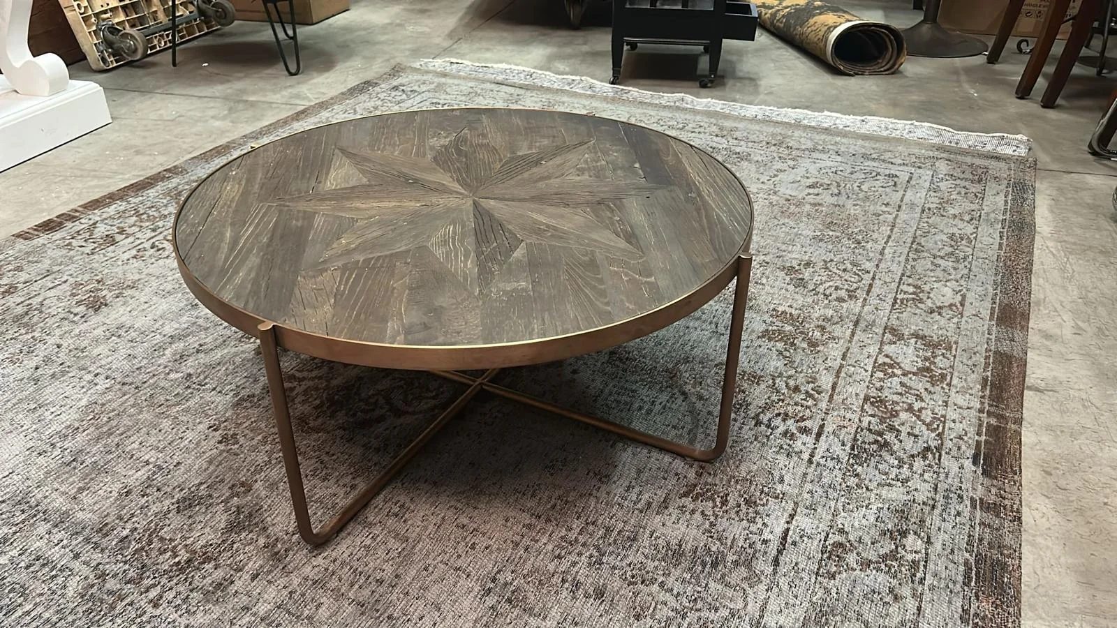 Ronde salontafel met sterpatroon