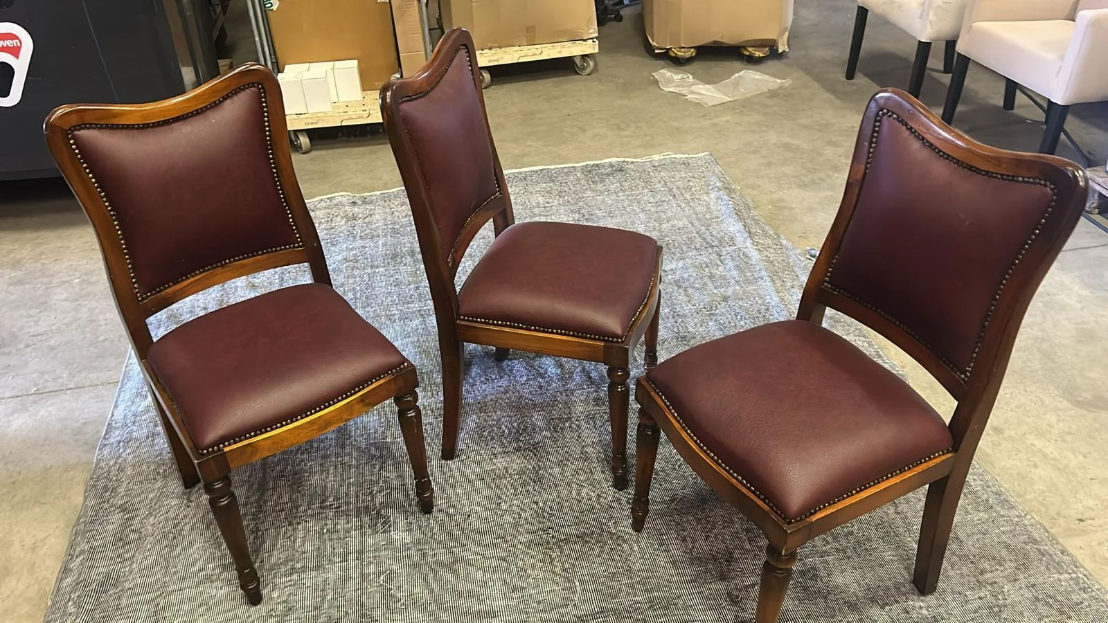 Set van 3 klassieke bruine eetkamerstoelen
