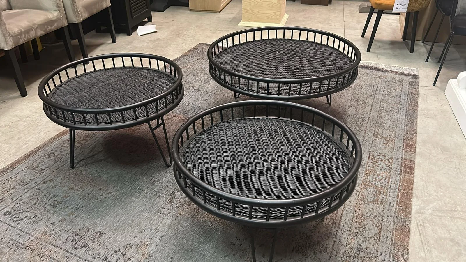 Set van 3 zwarte ronde salontafels