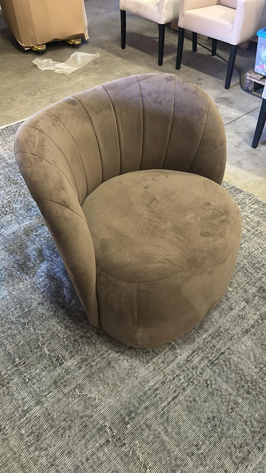 Taupe ronde loungefauteuil