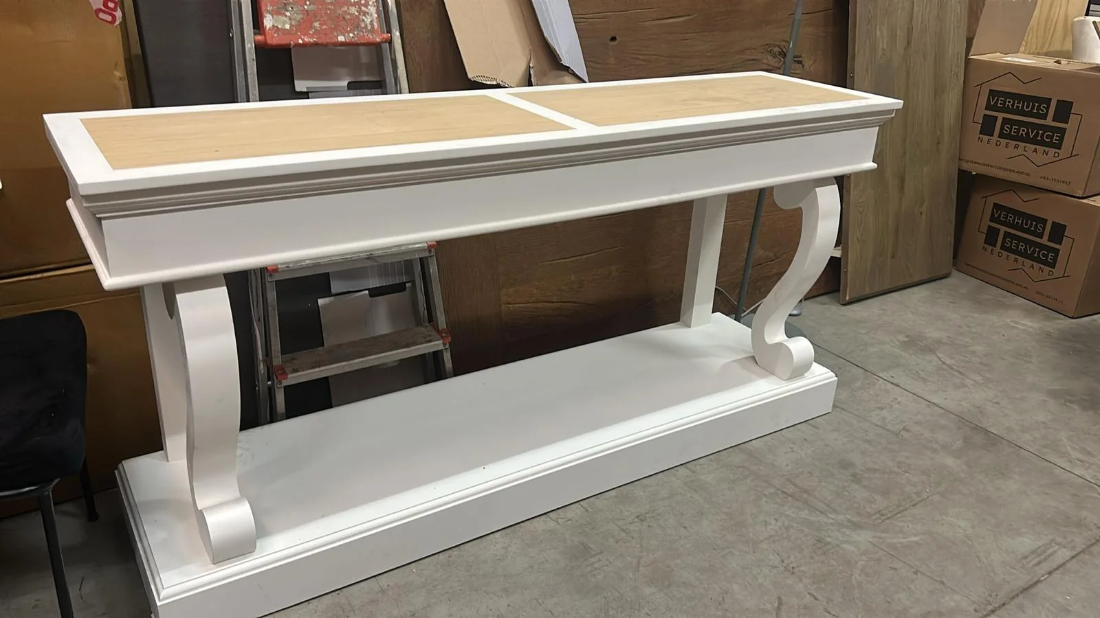 Witte sidetable met houtlook blad
